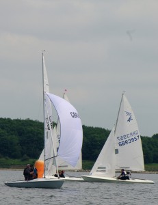 010 FF4030 Leading at First Windward Mark         